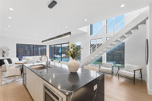 Building Photo - 3633 Thedford Ave