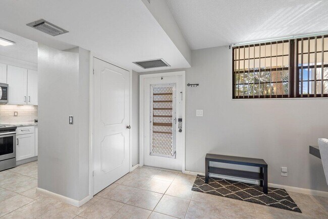 Building Photo - 2420 Deer Creek Country Club Blvd