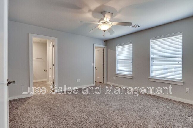 Building Photo - 17604 Sunny Hollow Rd