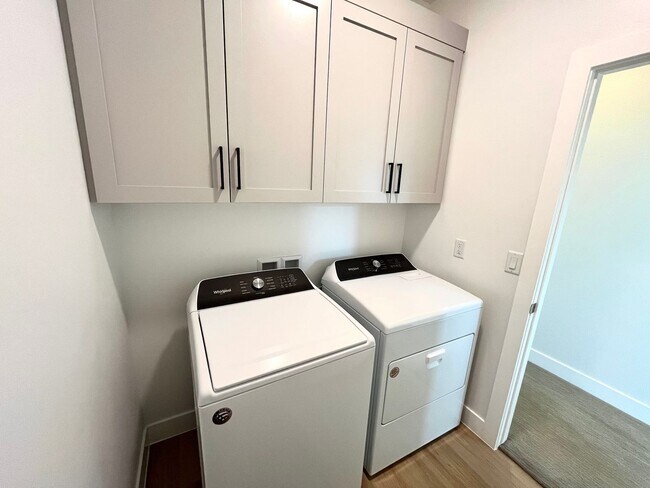Building Photo - Townhome in Woodland Estates - Pool Access