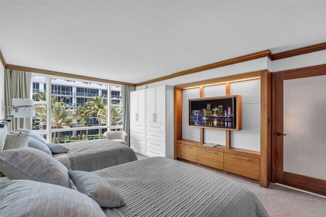 Building Photo - 6801 Collins Ave