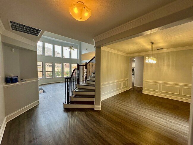 Building Photo - 928 Falcon Dr