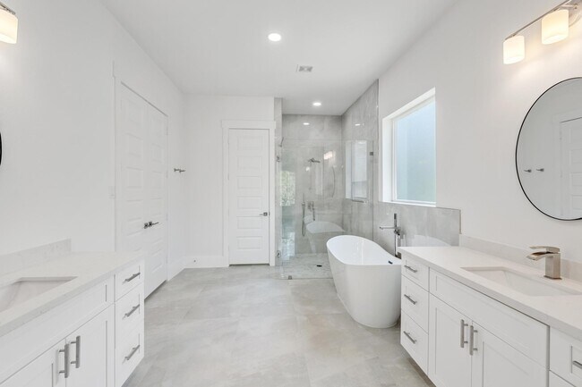 Building Photo - 114 Bentwood Dr