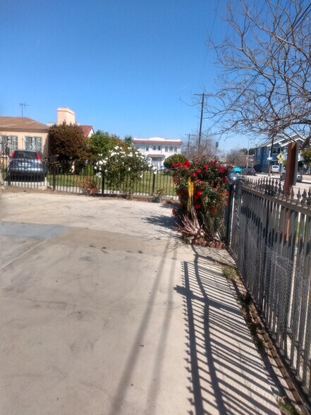 Building Photo - 4917 S San Pedro St