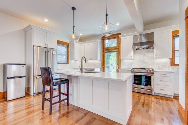 Building Photo - Gorgeous 3BD/2.5BA Downtown Boulder Home- Completely Renovated!