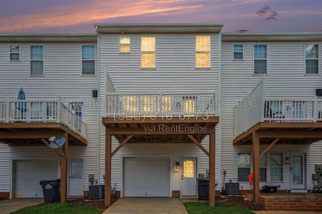 Building Photo - 15764 Castle Watch Ave
