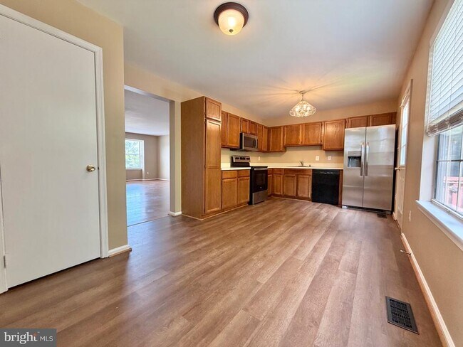 Building Photo - 9571 Tudor Oaks Dr