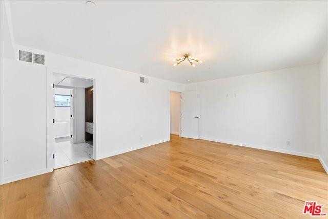 Building Photo - 1410 1/2 North Poinsettia Place, Los Angel...