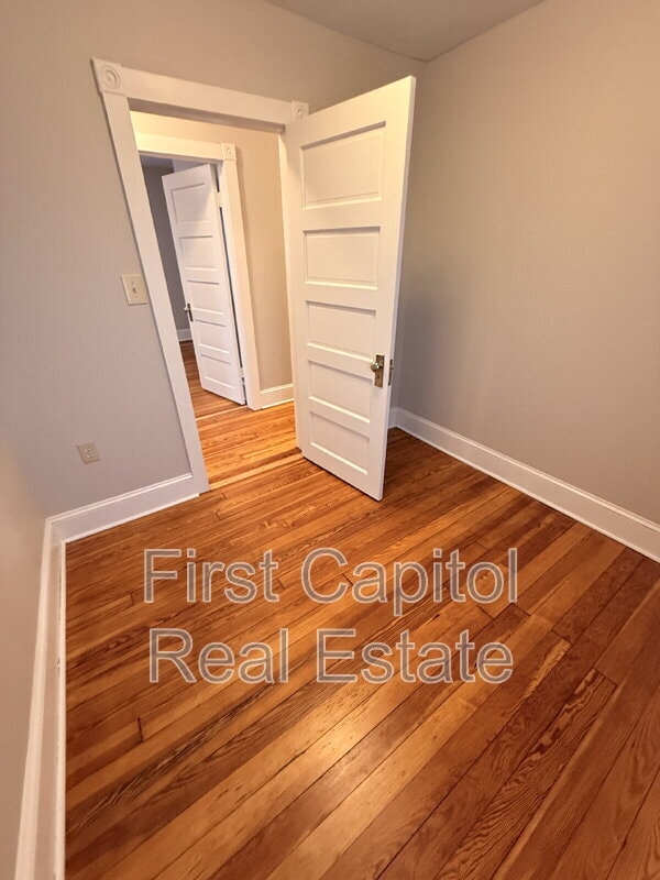 Building Photo - 627 Warren Ave.