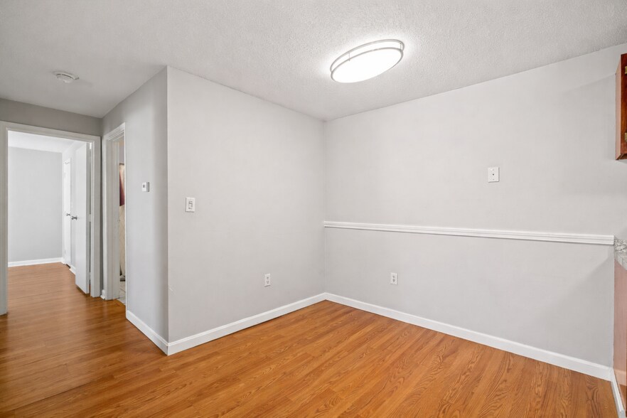 Building Photo - 5 Thoreau Ct