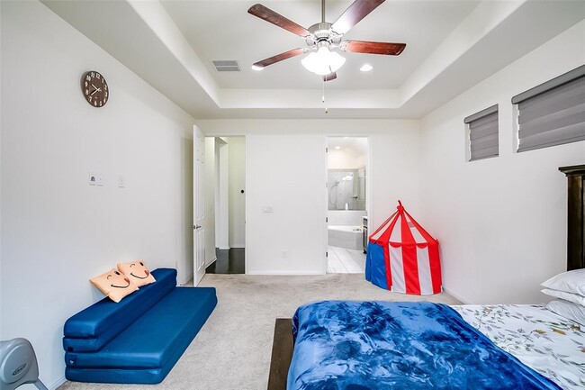 Building Photo - 2921 Zelma Dr