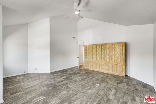 Building Photo - 4342 Park Verdi