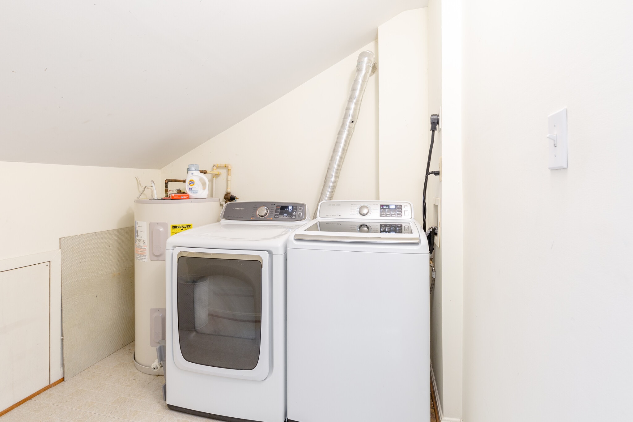 Building Photo - 2241 Lovedale Ln