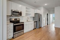 Building Photo - **Move-In Special - $500 off first month's rent**