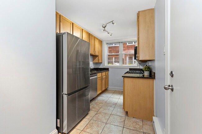 Building Photo - 2624 W Catalpa Ave