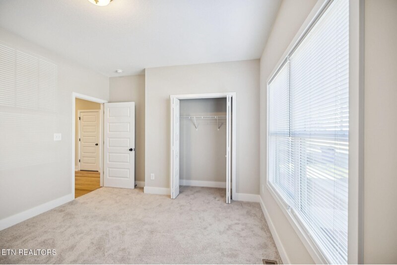 Building Photo - 122 Roseberry St