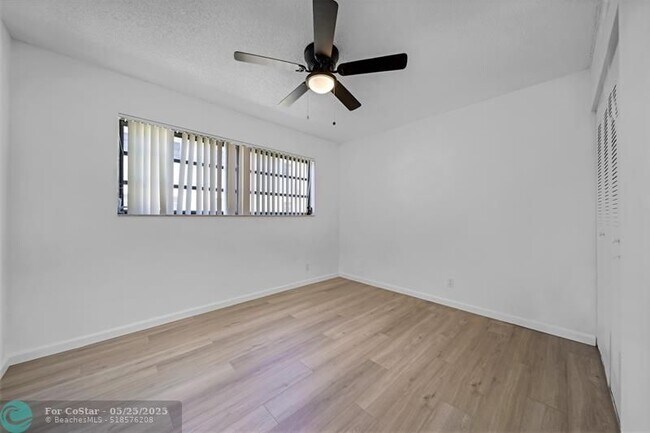 Building Photo - 2031 Coral Ridge Dr