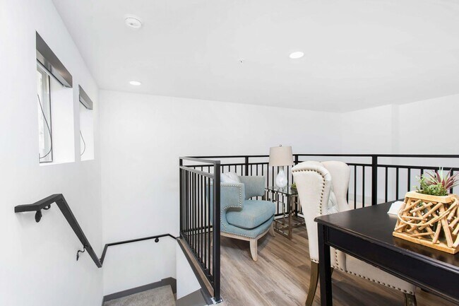 Building Photo - 161 S Normandie Ave