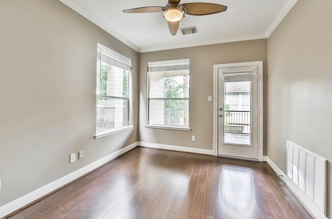 Building Photo - 415 Asbury St