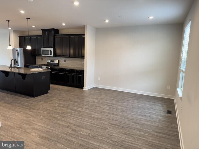 Building Photo - 10323 Quillback St