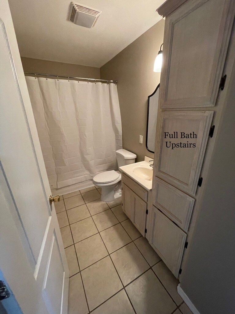 Building Photo - 717 Sonesta Dr