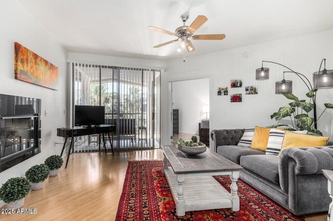 Building Photo - 1701 E Colter St