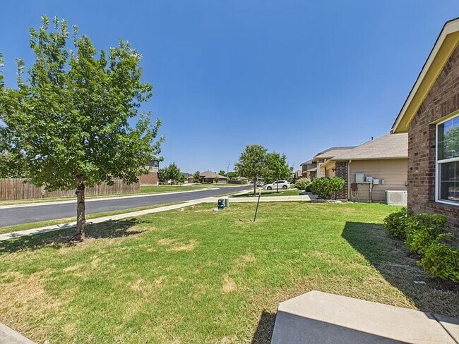 Building Photo - Spacious one-level home in Glenwood!