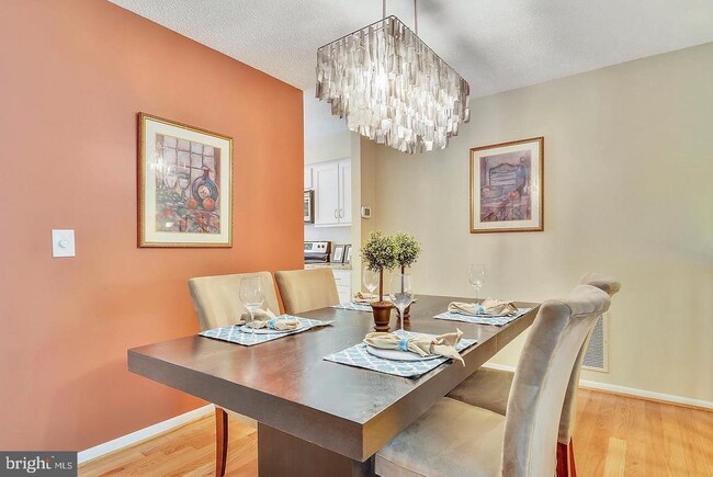 Building Photo - 1417 Newport Spring Ct