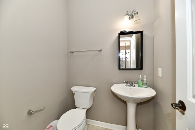 Building Photo - 1135 Cavendish Dr