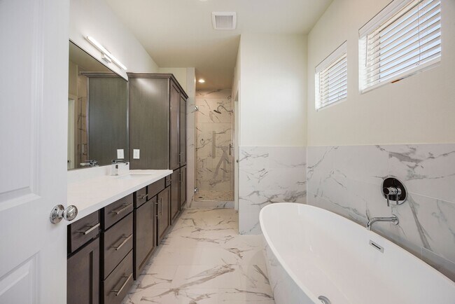 Building Photo - 6317 Brighton Oaks Ln