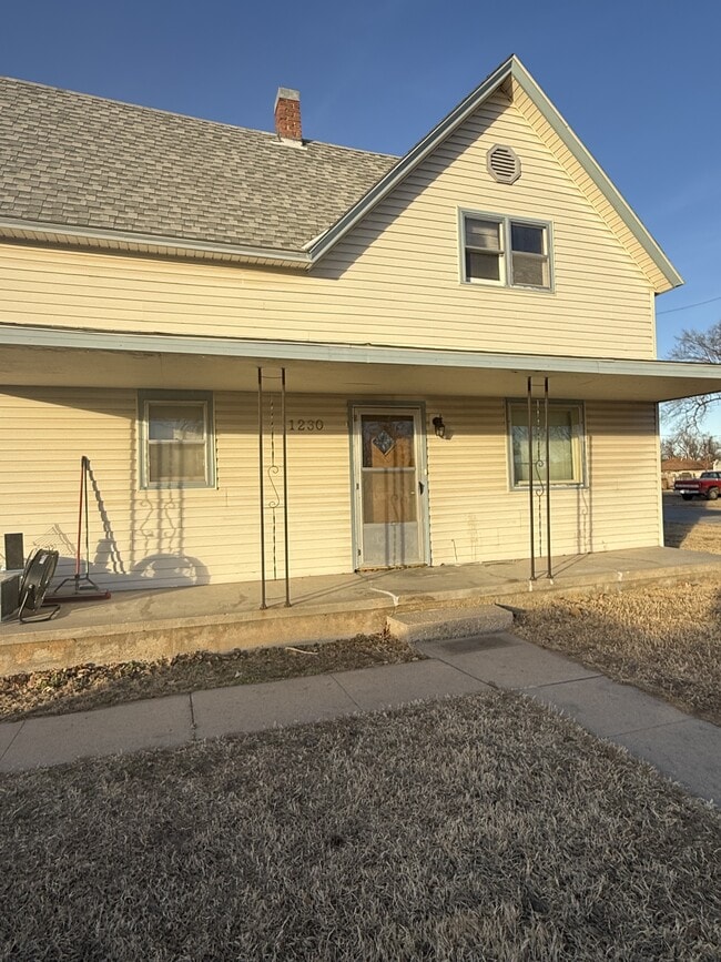 Building Photo - 1230 E 6th Ave