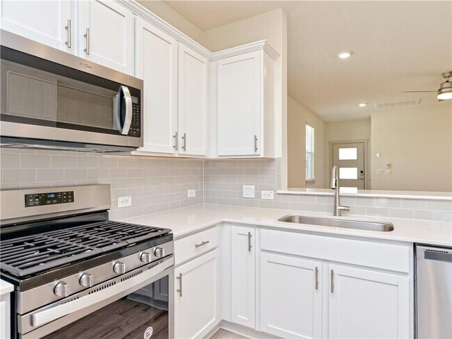 Building Photo - 7512 Daves Landing Dr