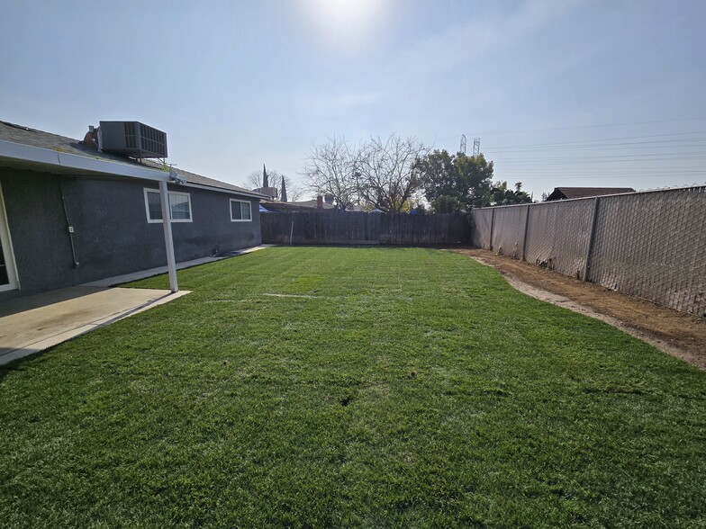 Backyard (new landscaping) - 4577 N Lorna Ave