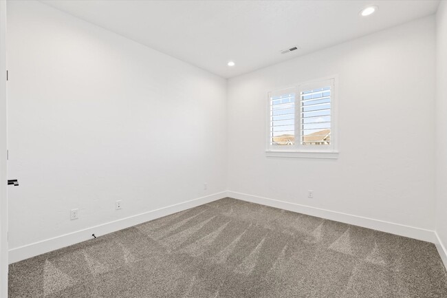 Building Photo - Luxury 5-Bed + Bonus + RV Garage Home for Lease in Dry Creek Ranch