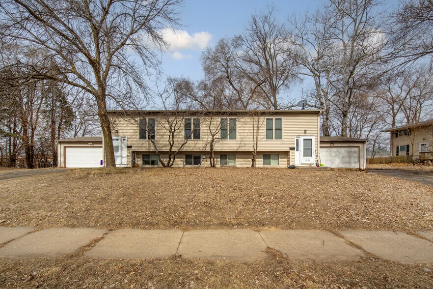 Building Photo - 3828 W 108th St