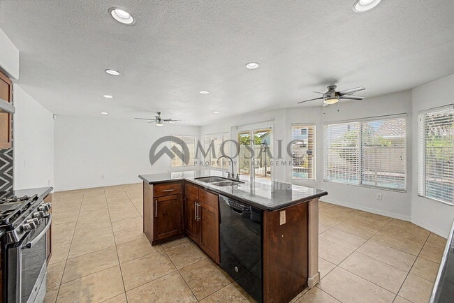 Building Photo - 820 N Granada Dr