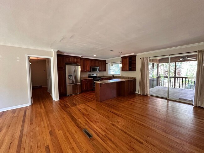 Building Photo - 3221 Foxhall Rd