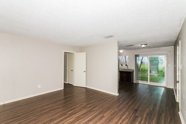 Building Photo - 7218 Wren Cir