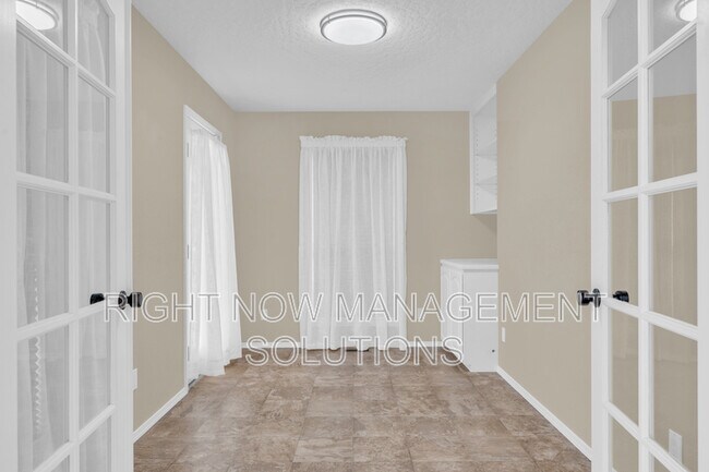 Building Photo - 8054 Ustick Rd