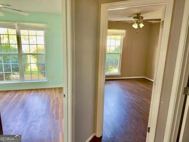 Building Photo - 211 Lucas Way