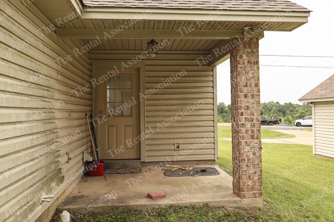 Building Photo - 629 S Barnett Springs St