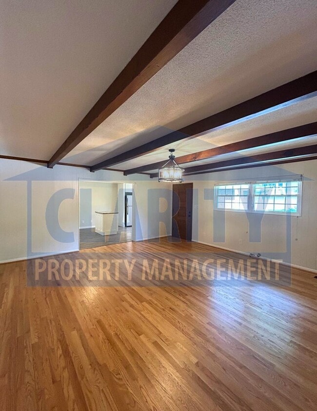 Building Photo - Charming 3-Bedroom Home in Central Cleveland