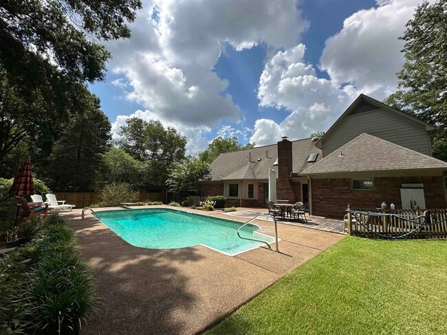 Building Photo - 9118 Fox Ridge Rd