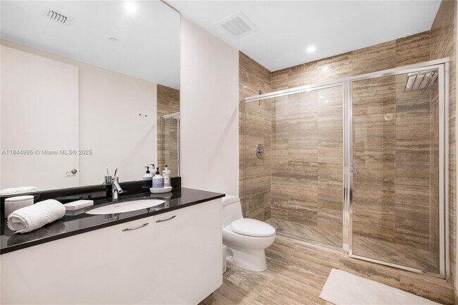 Building Photo - 15901 Collins Ave