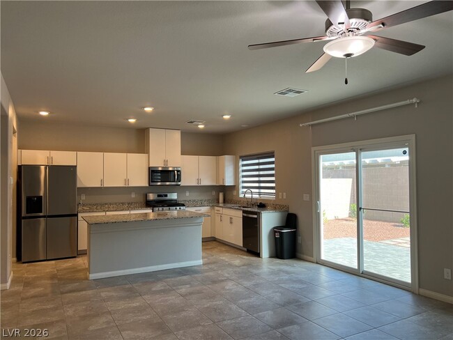 Building Photo - 7521 Dragonfruit Ave