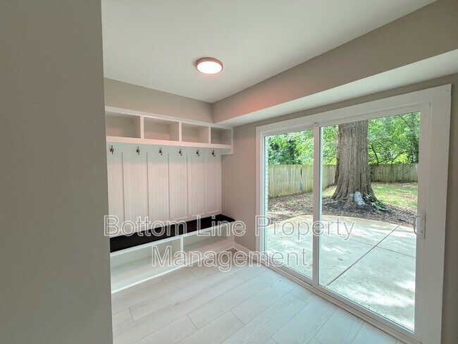 Building Photo - 4117 Oak Forest Dr