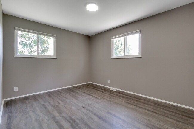 Building Photo - "Charming 4-Bed, 2-Bath Florissant Home wi...