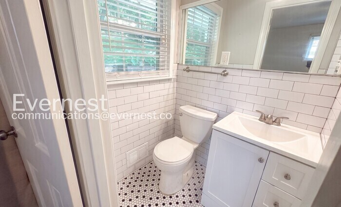 Building Photo - 4829 Clairmont Ave