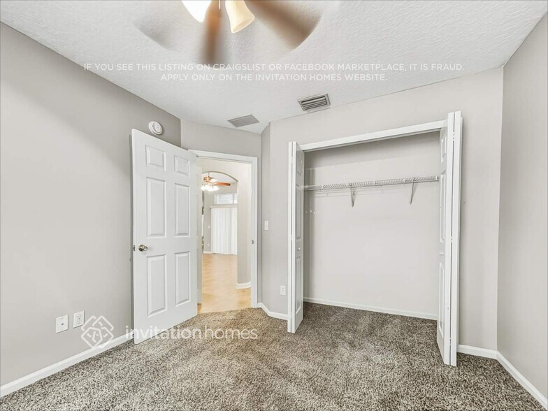 Building Photo - 14091 Summer Breeze Dr E
