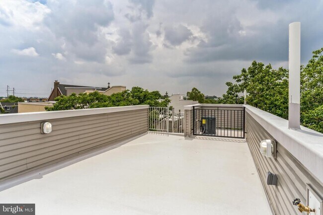 Building Photo - 2710 Latona St